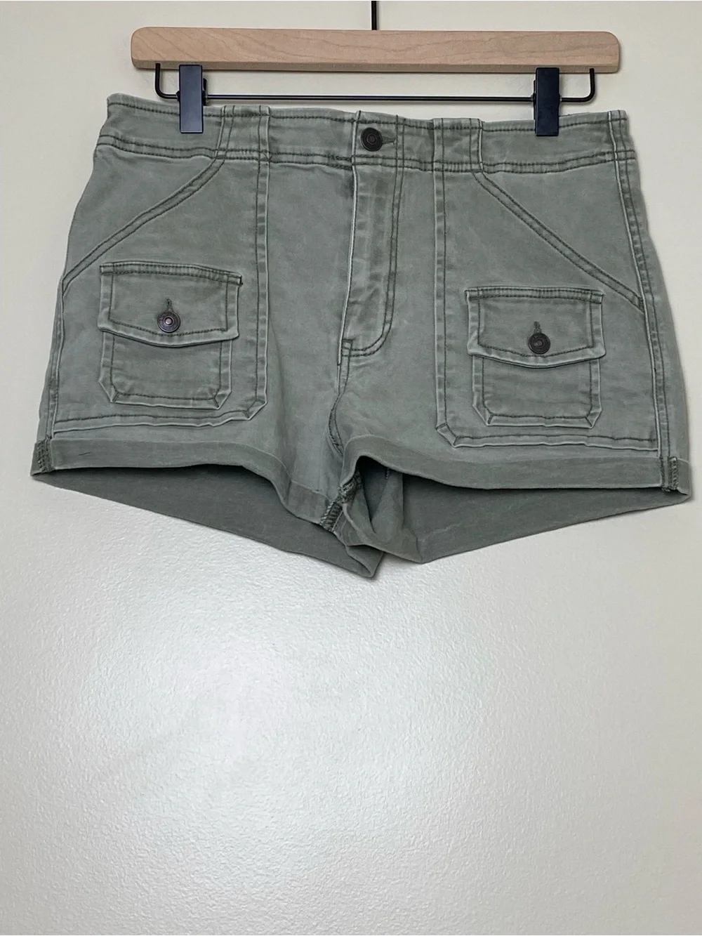 Abercrombie & Fitch Olive Green Cargo Utility Shorts Size 8 W29 Cuffed Casual